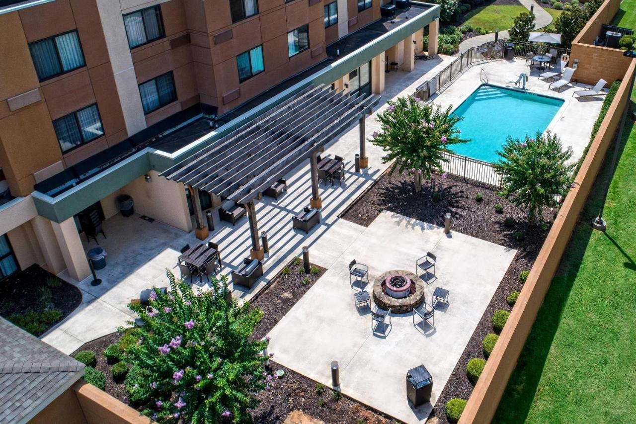 Courtyard By Marriott Troy Hotel Exterior photo