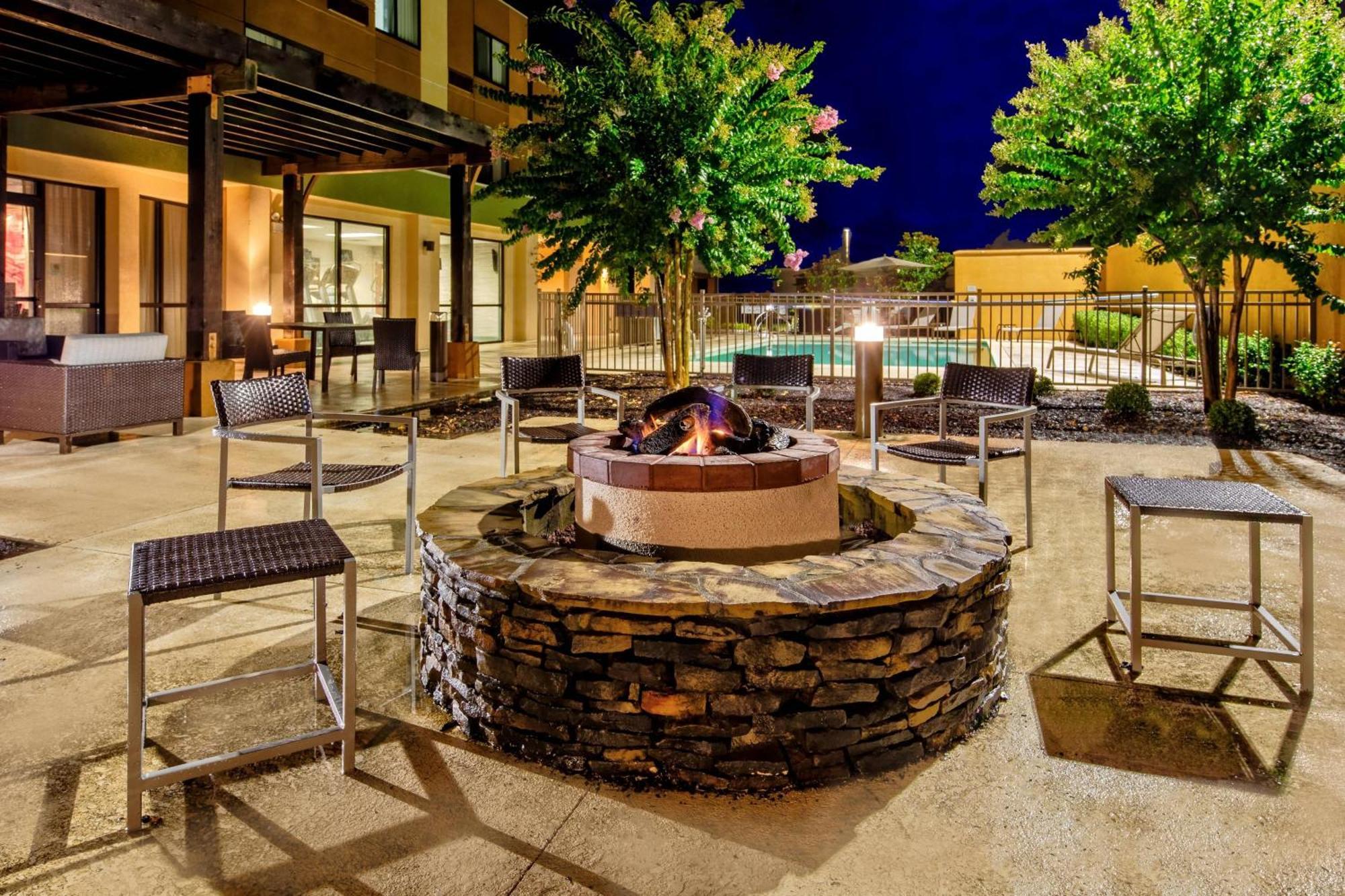 Courtyard By Marriott Troy Hotel Exterior photo