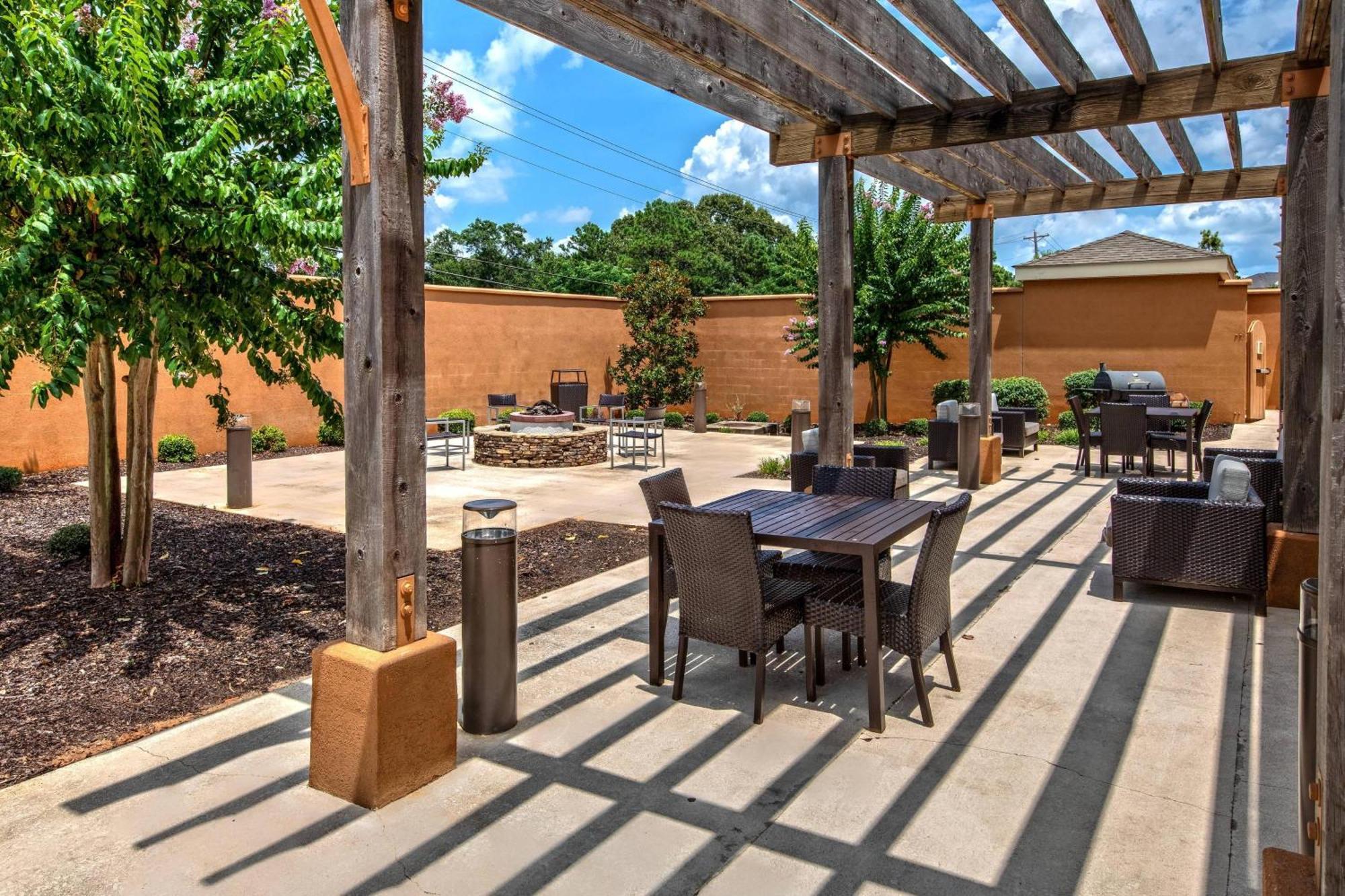 Courtyard By Marriott Troy Hotel Exterior photo